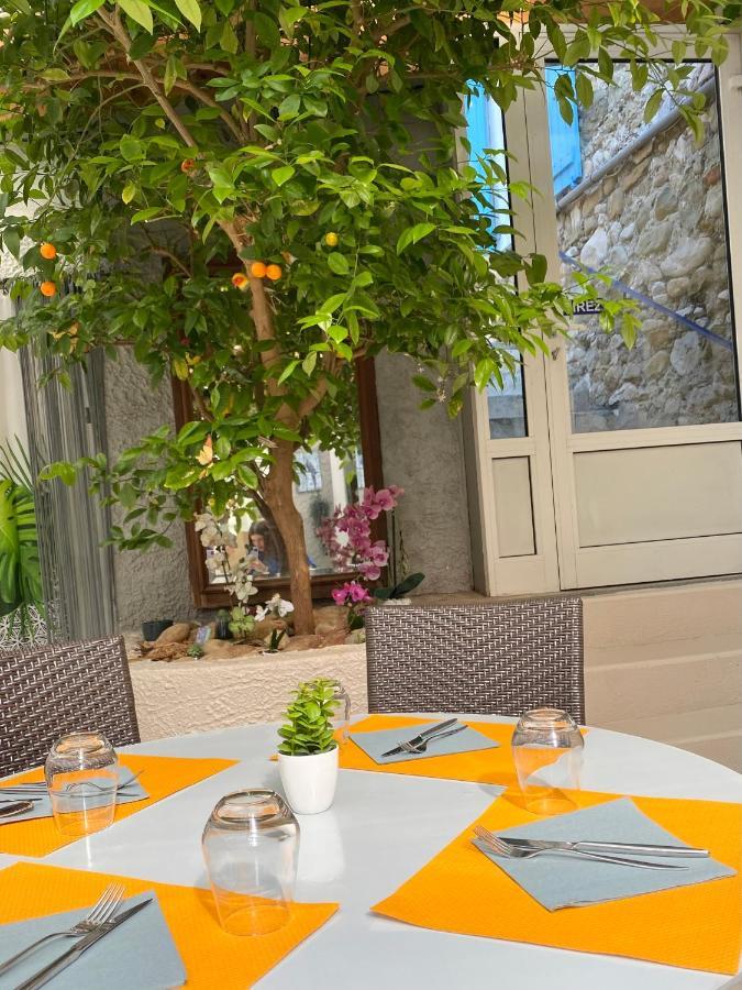 Hotel Les Voyageurs Charols Exterior foto