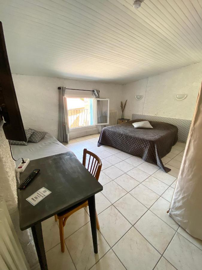 Hotel Les Voyageurs Charols Exterior foto
